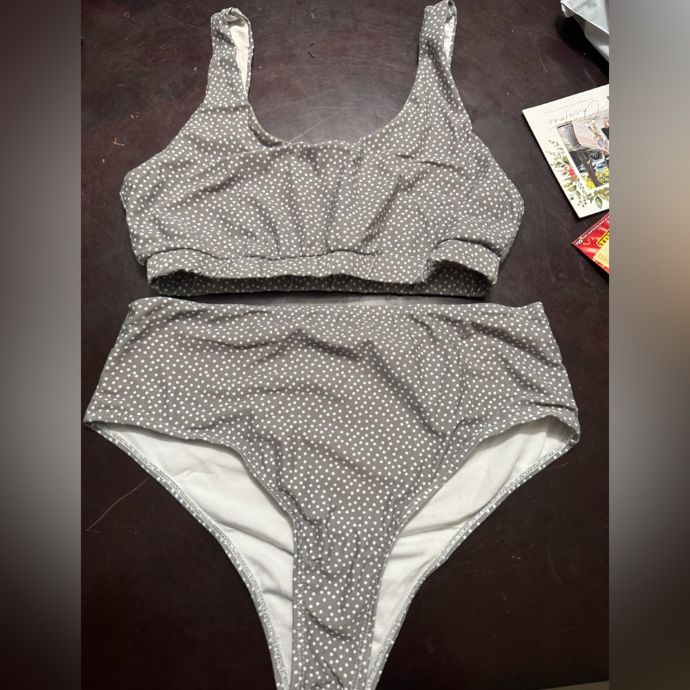 SHEIN BIKINI GREEN AND WHITE POKADOT